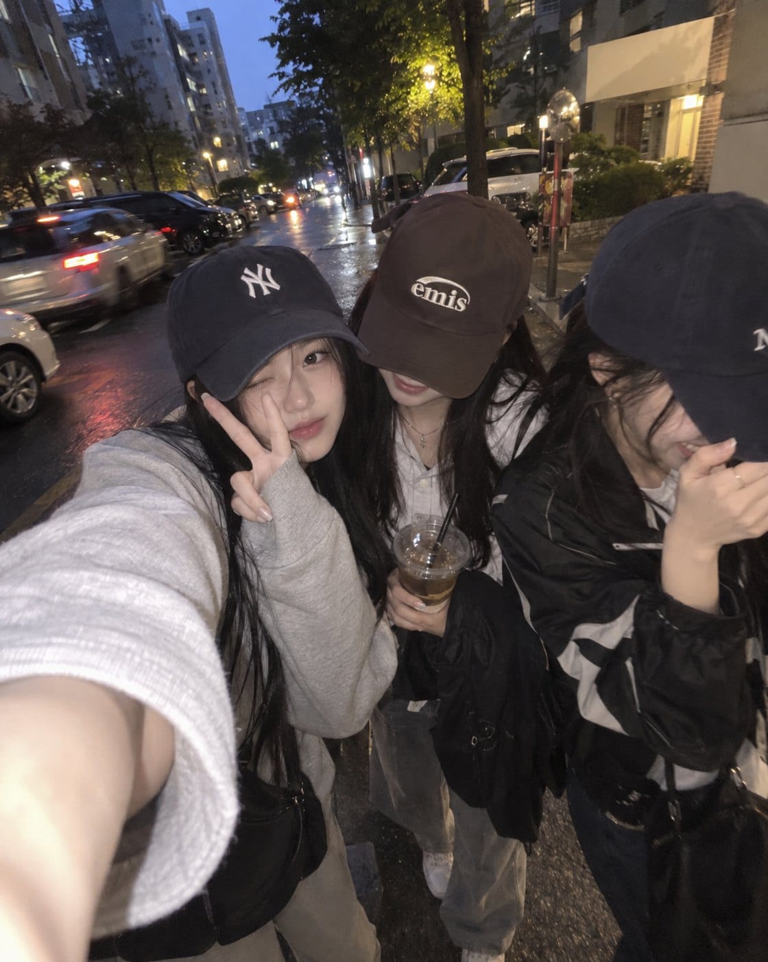 친구들과 찍은 아이폰 플래시 셀카 만들기 결과 예시