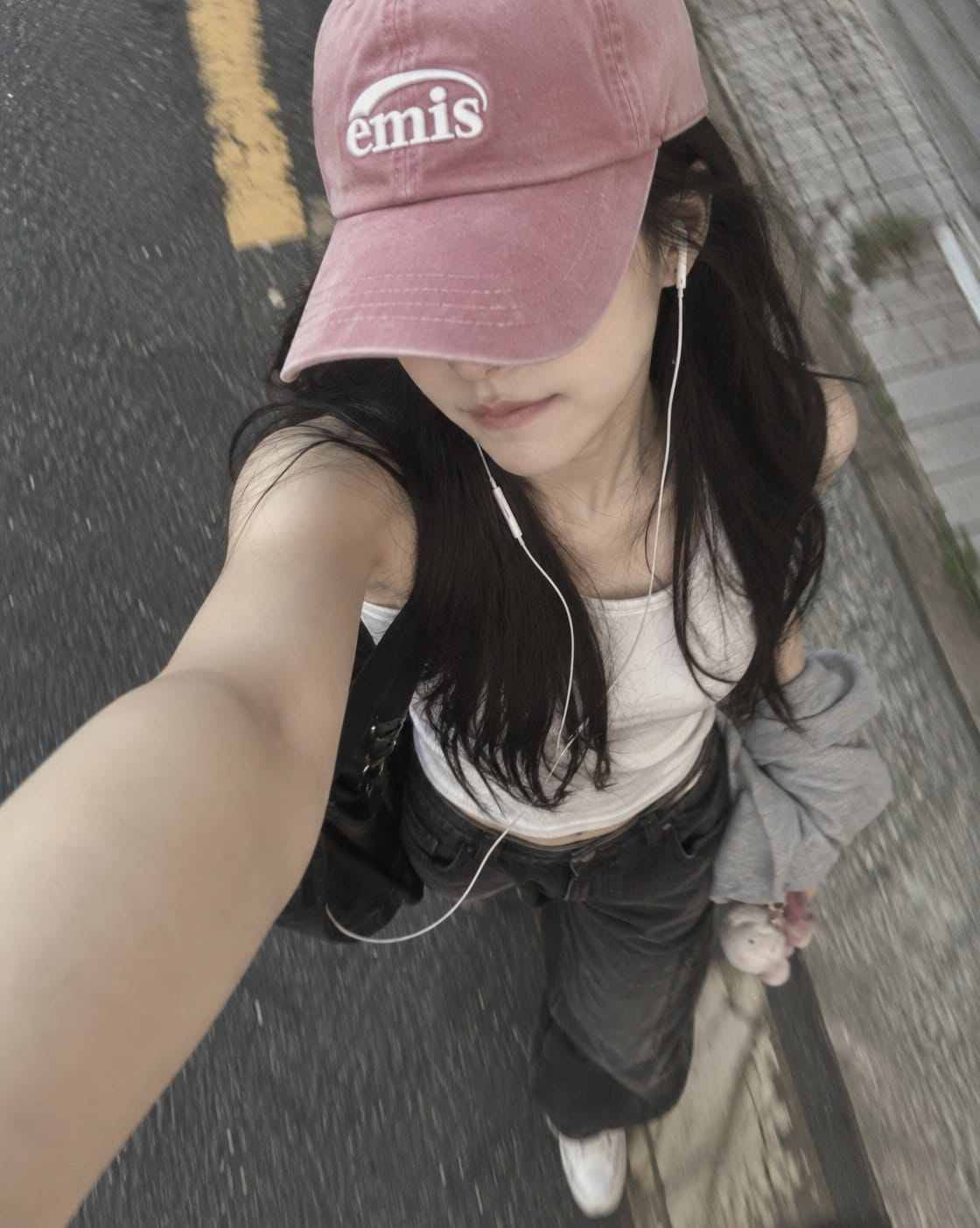 걸어가다 찍은 하이앵글 셀카 만들기 결과 예시